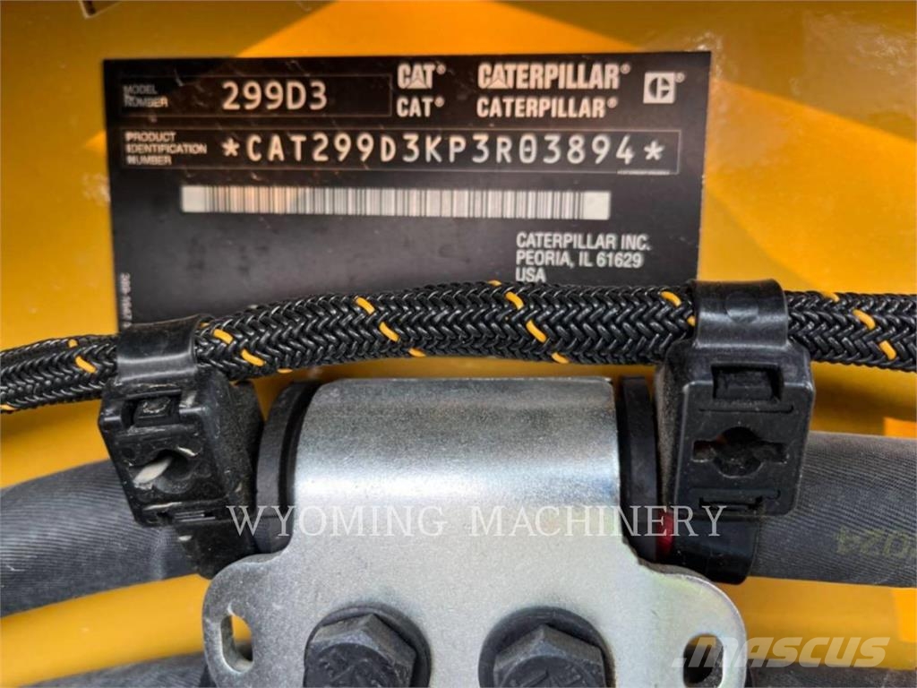 CAT 299D3 لوادر انزلاقية التوجيه