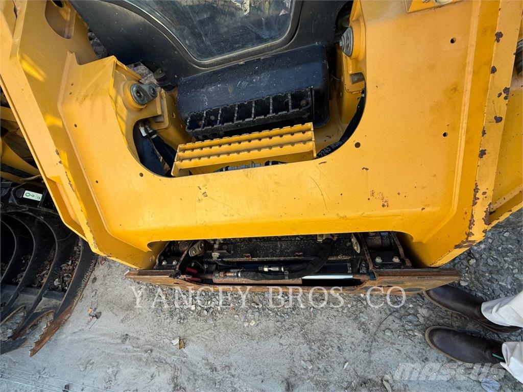 CAT 299D3 لوادر انزلاقية التوجيه