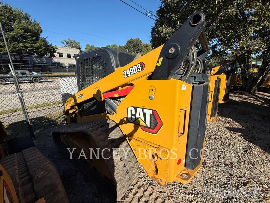 CAT 299D3 لوادر انزلاقية التوجيه