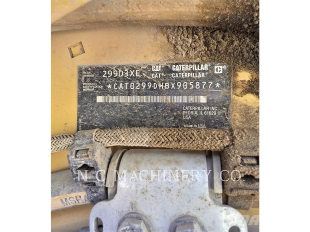 CAT 299D3 لوادر انزلاقية التوجيه