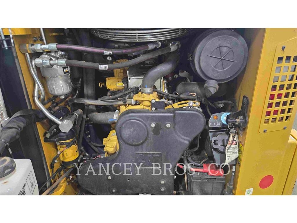 CAT 299D3 XE لوادر انزلاقية التوجيه