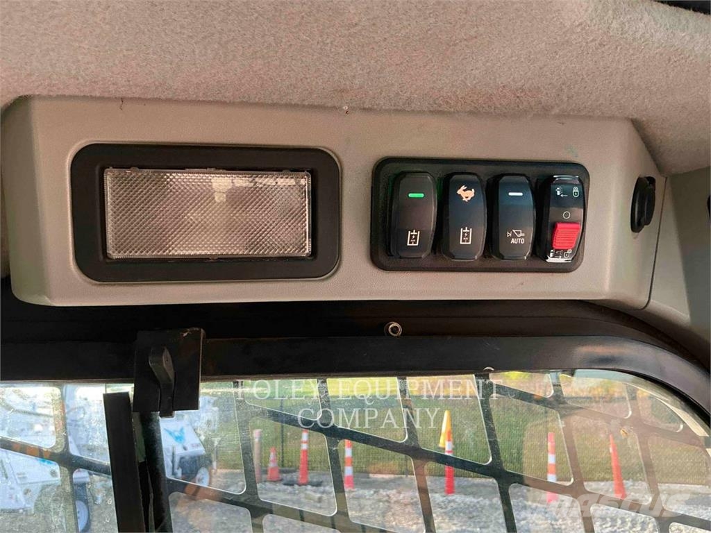 CAT 299D3XE Krautuvai su šoniniu pasukimu