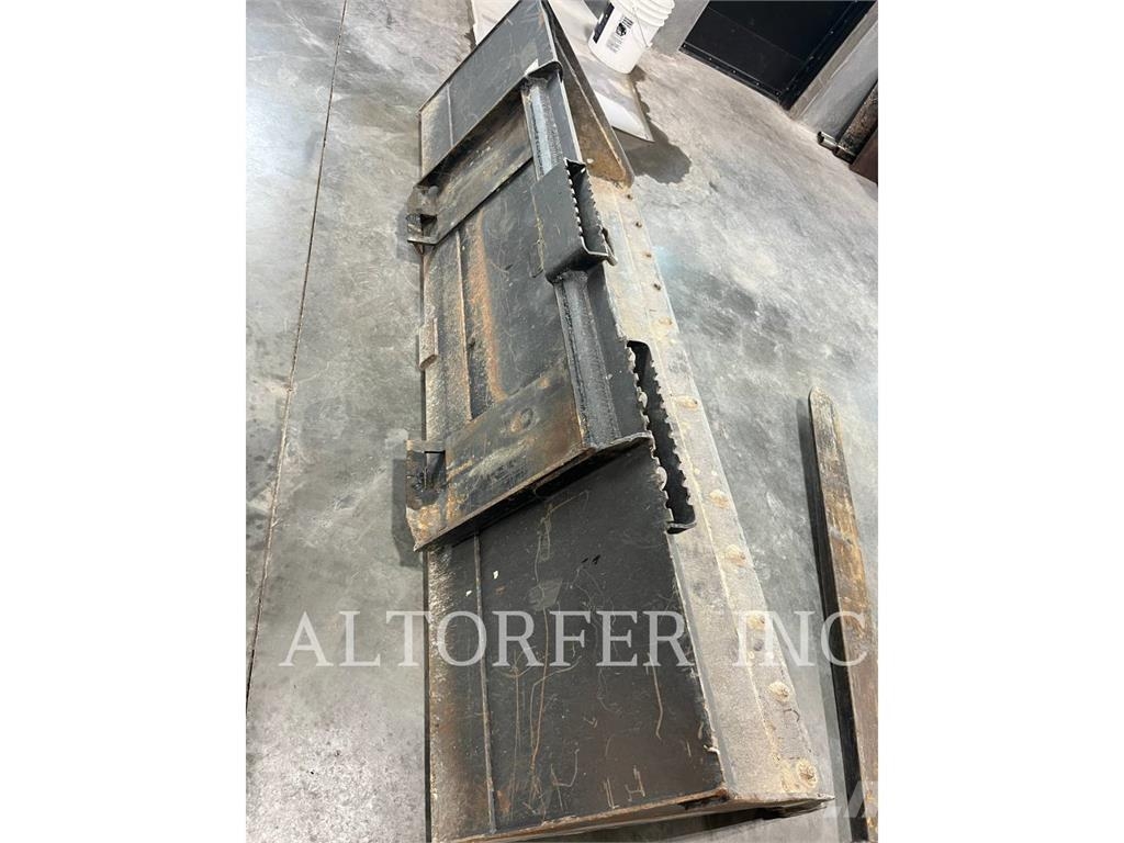 CAT 299D3XE لوادر انزلاقية التوجيه