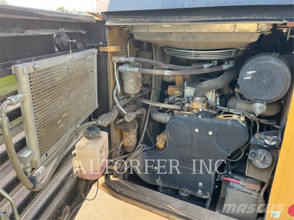 CAT 299D3XE لوادر انزلاقية التوجيه
