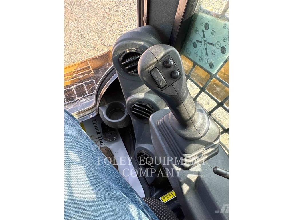 CAT 299D3XPS2C لوادر انزلاقية التوجيه