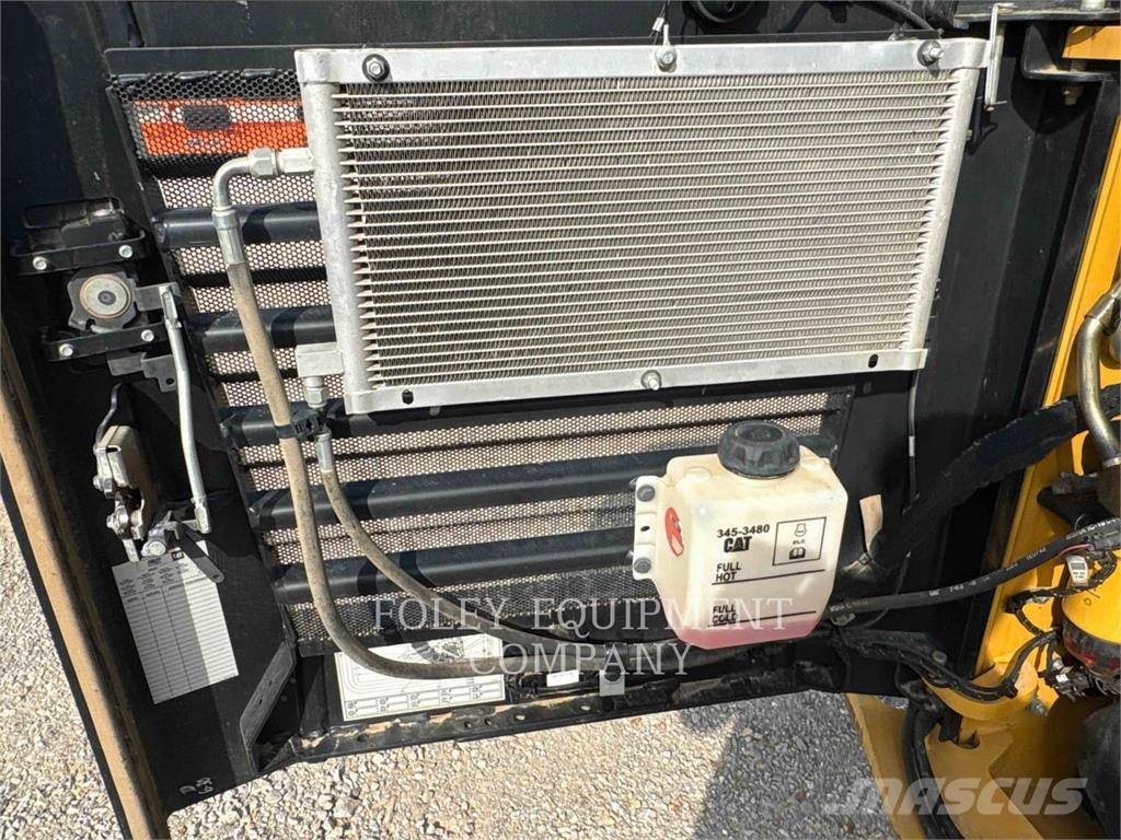 CAT 299D3XPS2C لوادر انزلاقية التوجيه