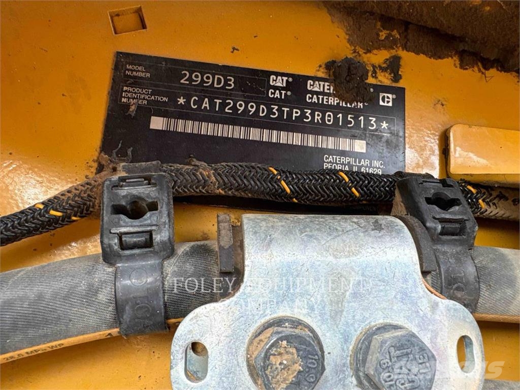 CAT 299D3XPS2C لوادر انزلاقية التوجيه