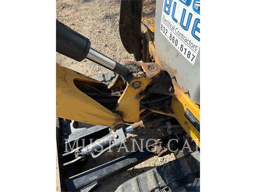 CAT 300.9D حفارات صغيرة أقل من 7 طن (حفارات صغيرة)