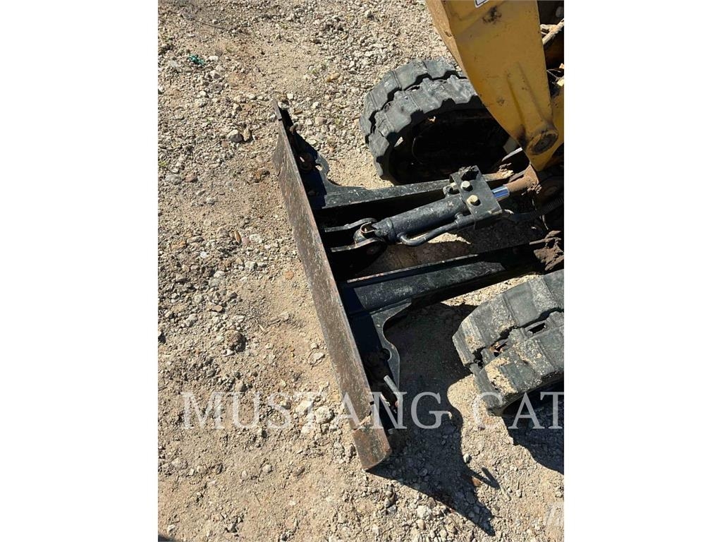 CAT 300.9D حفارات صغيرة أقل من 7 طن (حفارات صغيرة)