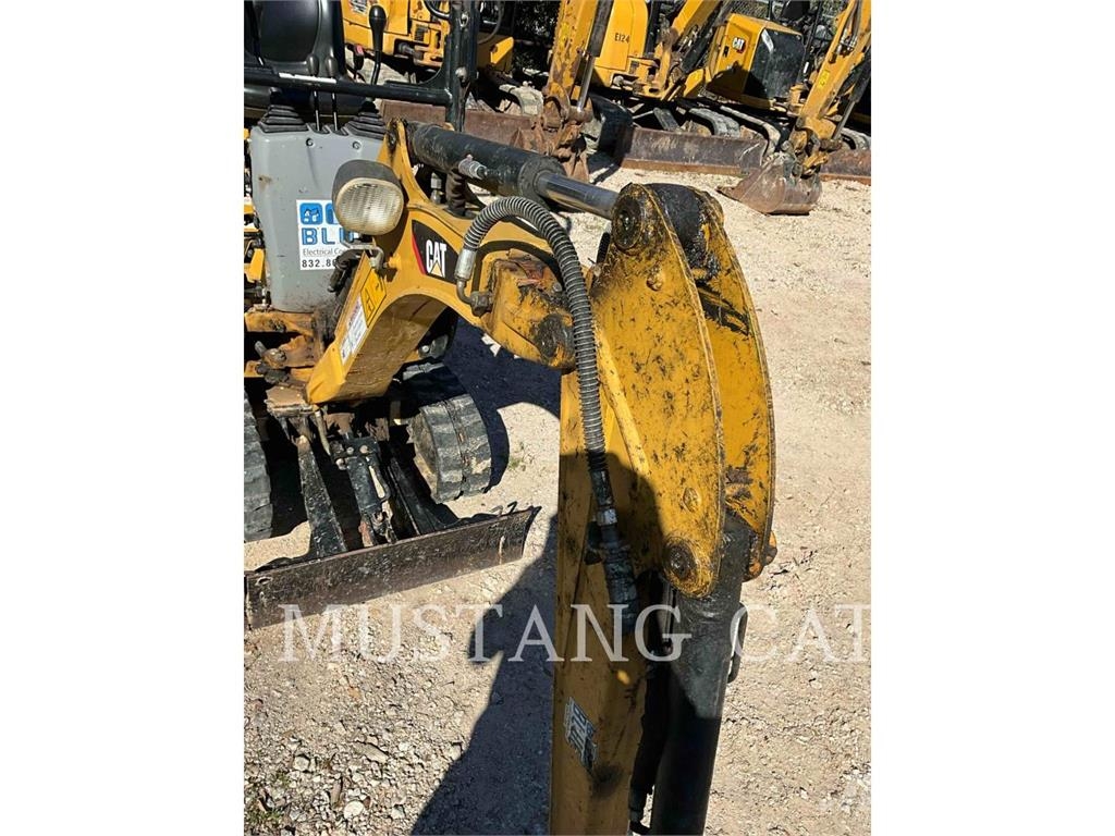 CAT 300.9D حفارات صغيرة أقل من 7 طن (حفارات صغيرة)