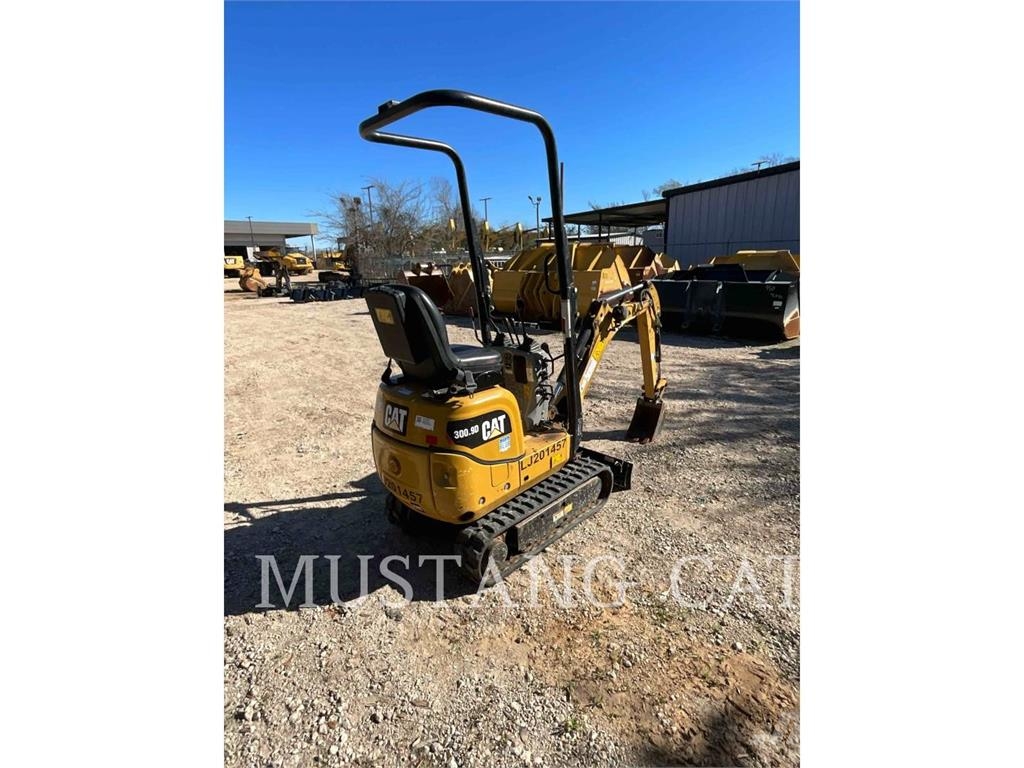 CAT 300.9D حفارات صغيرة أقل من 7 طن (حفارات صغيرة)
