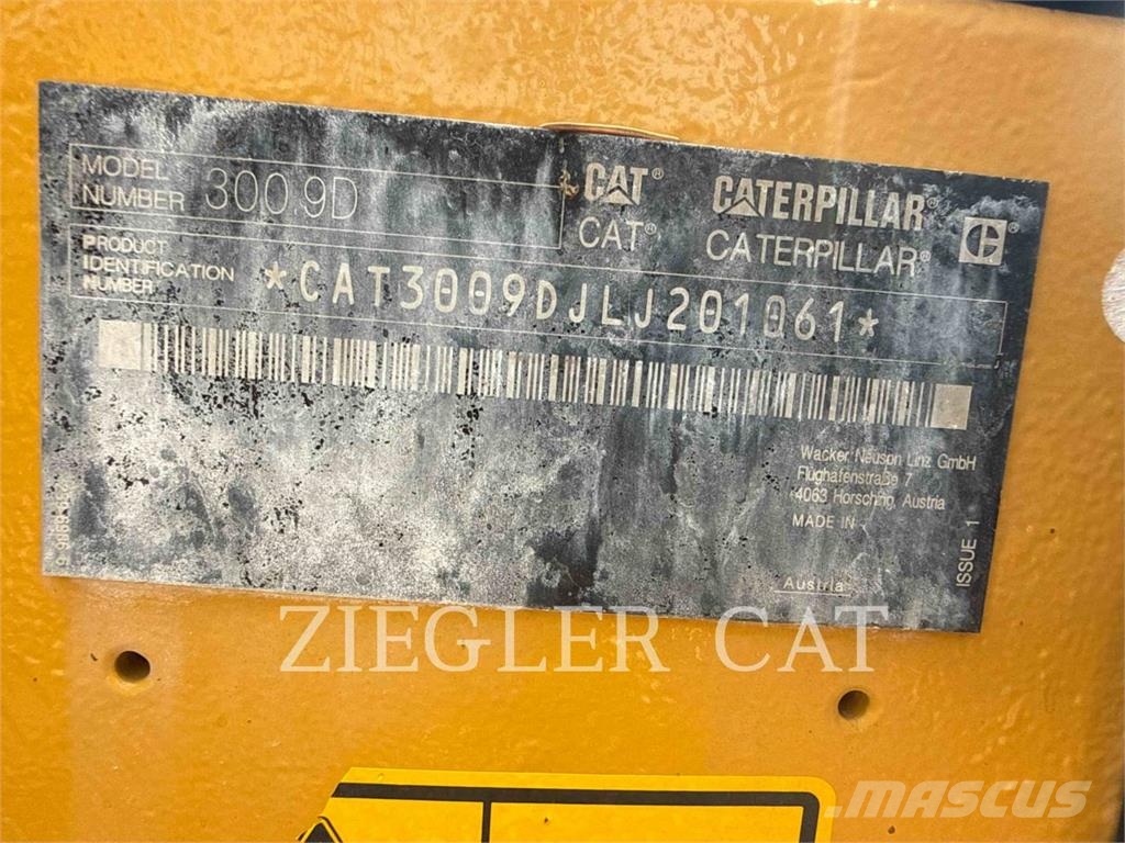 CAT 300.9D حفارات زحافة