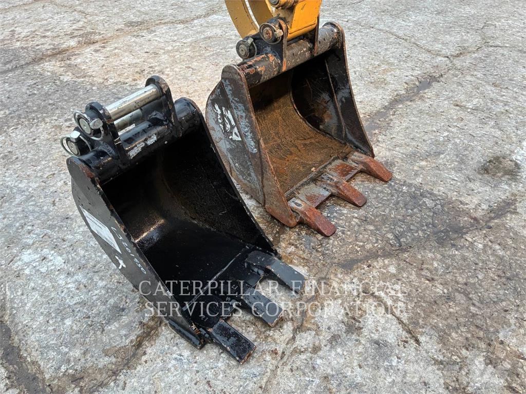 CAT 300.9D Kāpurķēžu ekskavatori