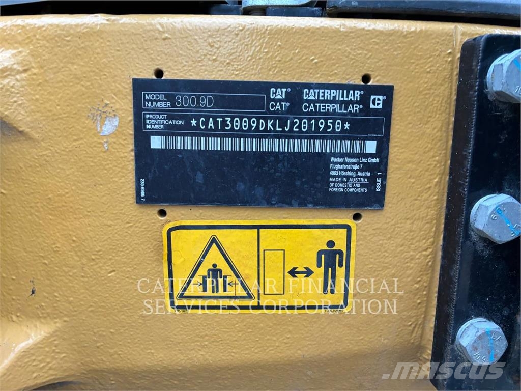 CAT 300.9D Kāpurķēžu ekskavatori