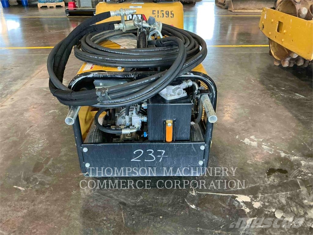 CAT 300.9D حفارات صغيرة أقل من 7 طن (حفارات صغيرة)