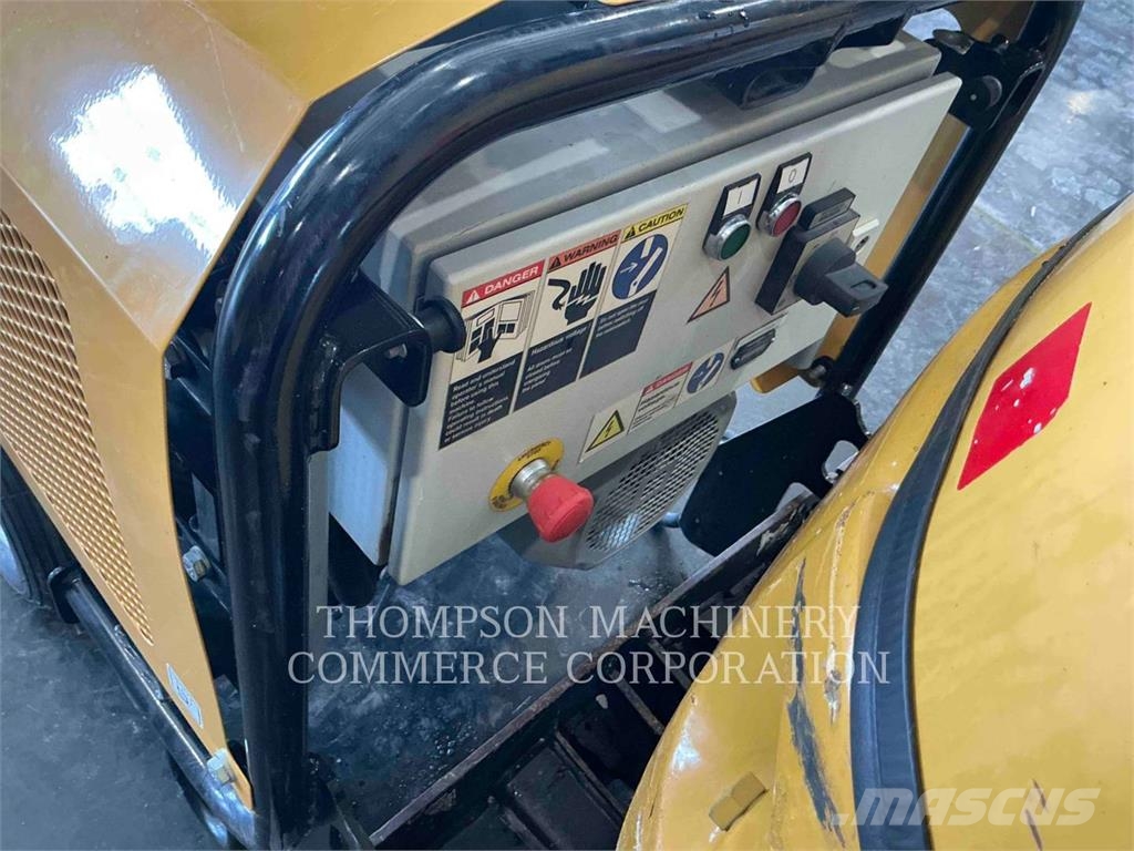 CAT 300.9D حفارات صغيرة أقل من 7 طن (حفارات صغيرة)