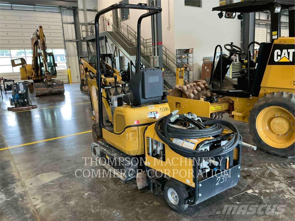 CAT 300.9D حفارات صغيرة أقل من 7 طن (حفارات صغيرة)