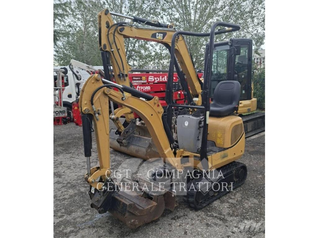 CAT 300.9D Paletli ekskavatörler
