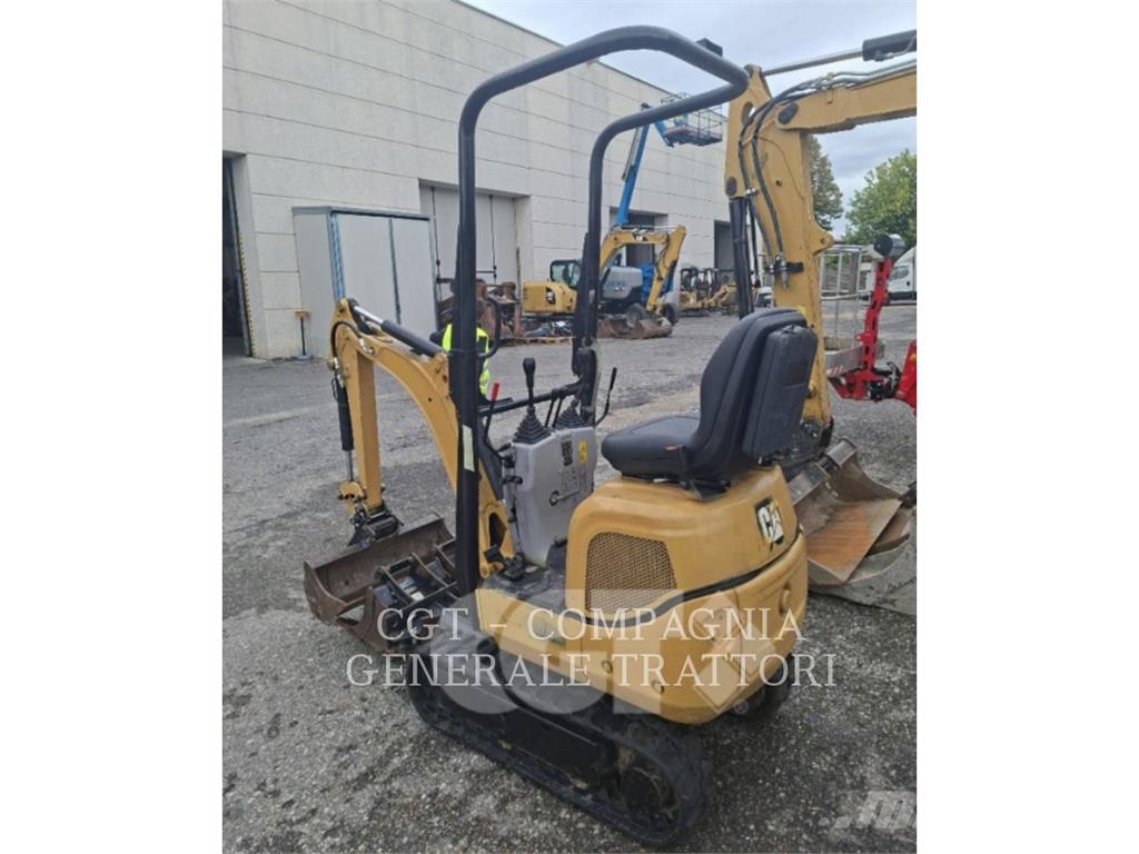 CAT 300.9D Paletli ekskavatörler
