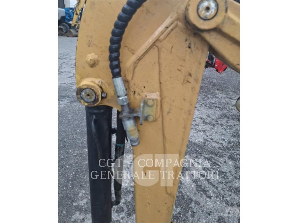 CAT 300.9D Paletli ekskavatörler