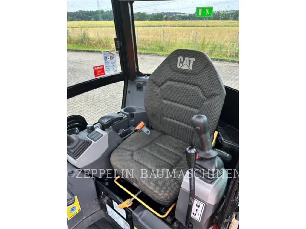 CAT 301.6-05A Pelle sur chenilles