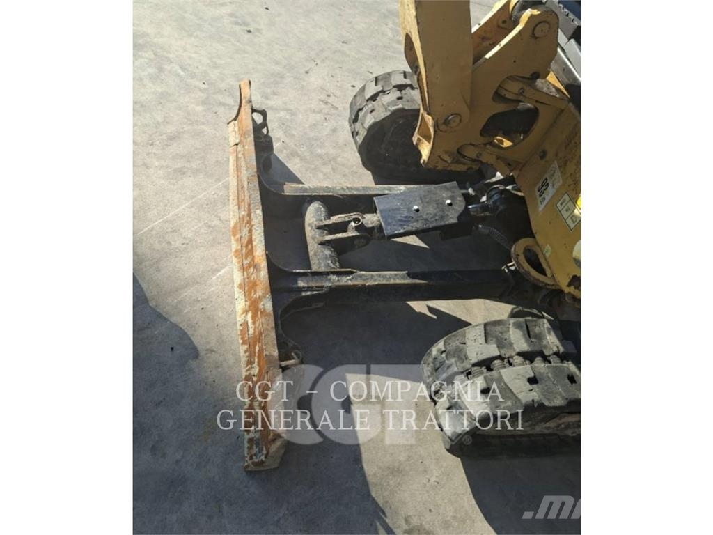 CAT 301.7 Lánctalpas kotrók
