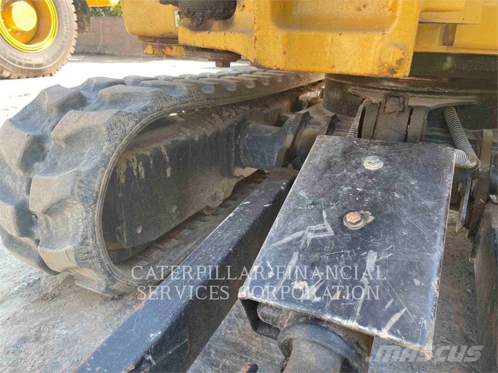 CAT 301.7-05A CR Pásová rýpadla