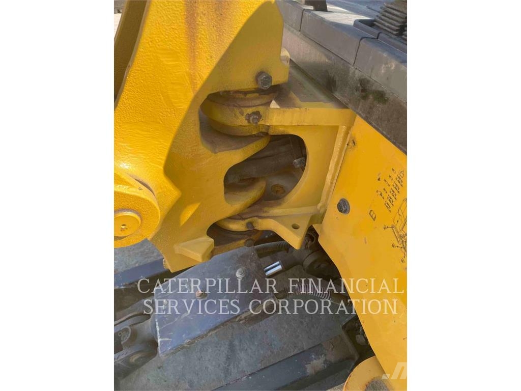 CAT 301.7-05A CR Pásová rýpadla