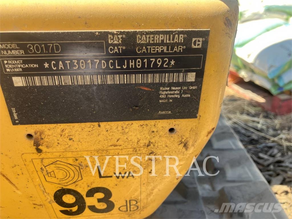 CAT 301.7D حفارات زحافة