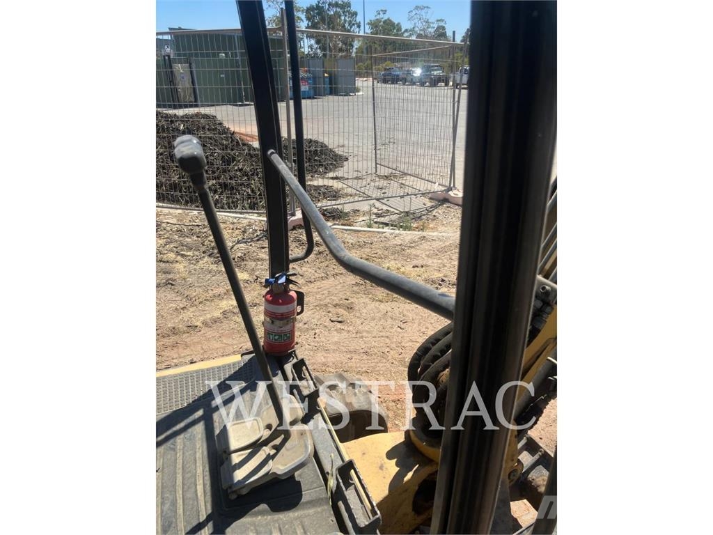 CAT 301.7D حفارات زحافة