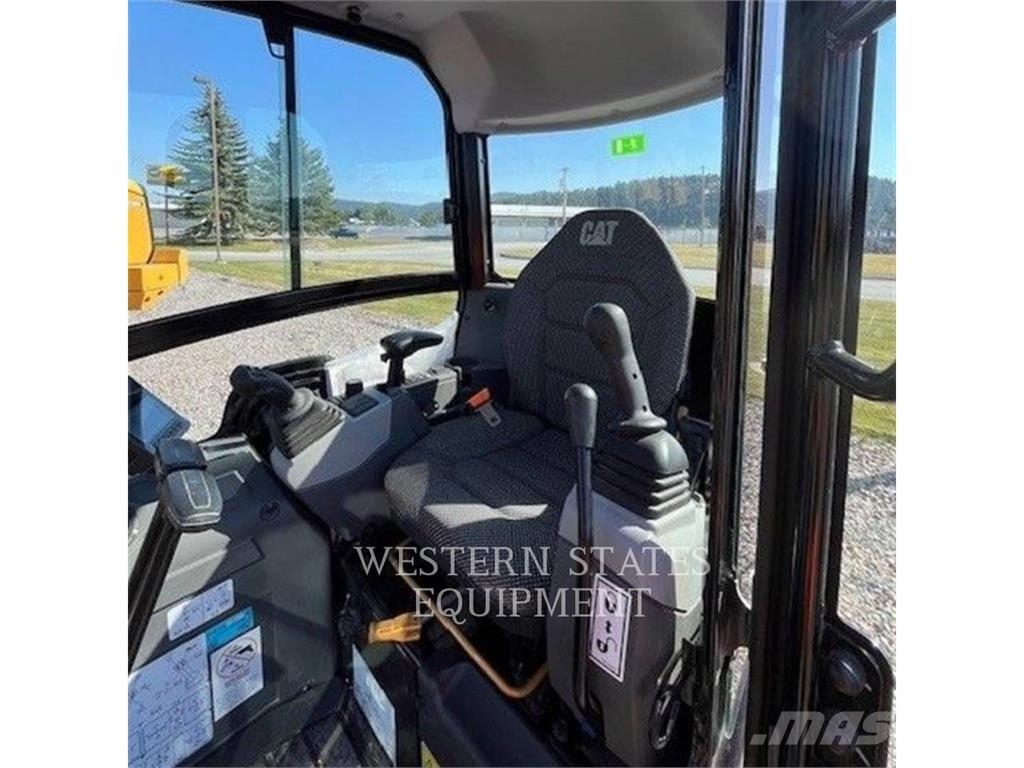 CAT 301.8 Bagri goseničarji