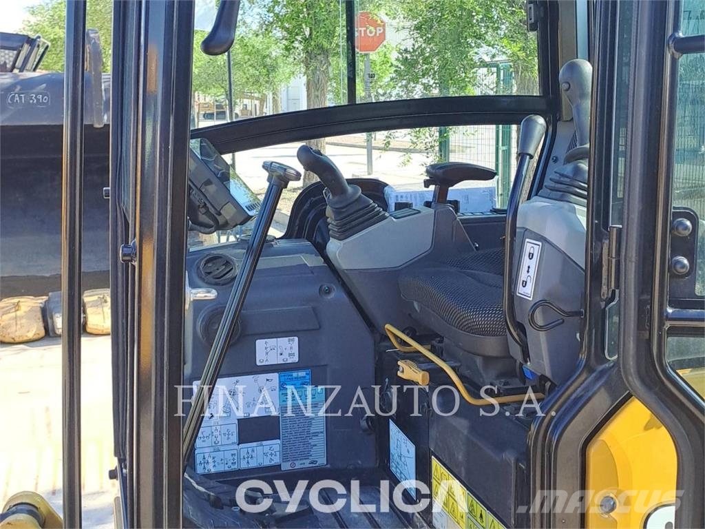 CAT 301.8 Excavatoare pe șenile
