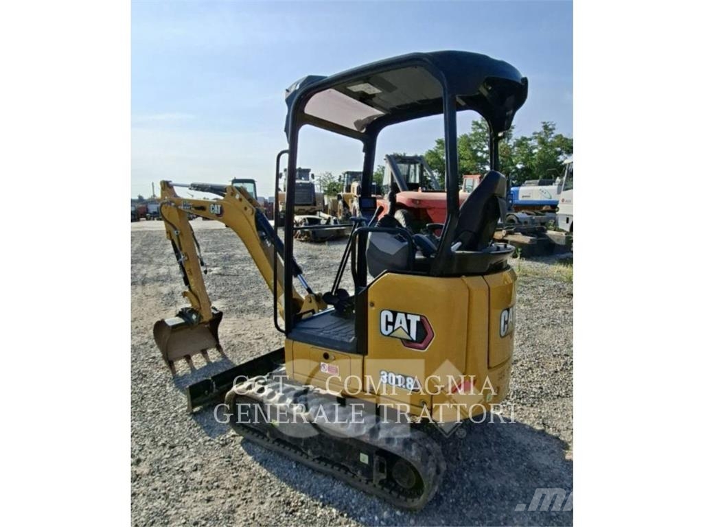 CAT 301.8 Paletli ekskavatörler