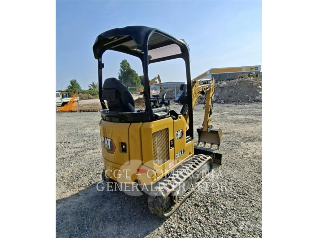 CAT 301.8 Paletli ekskavatörler