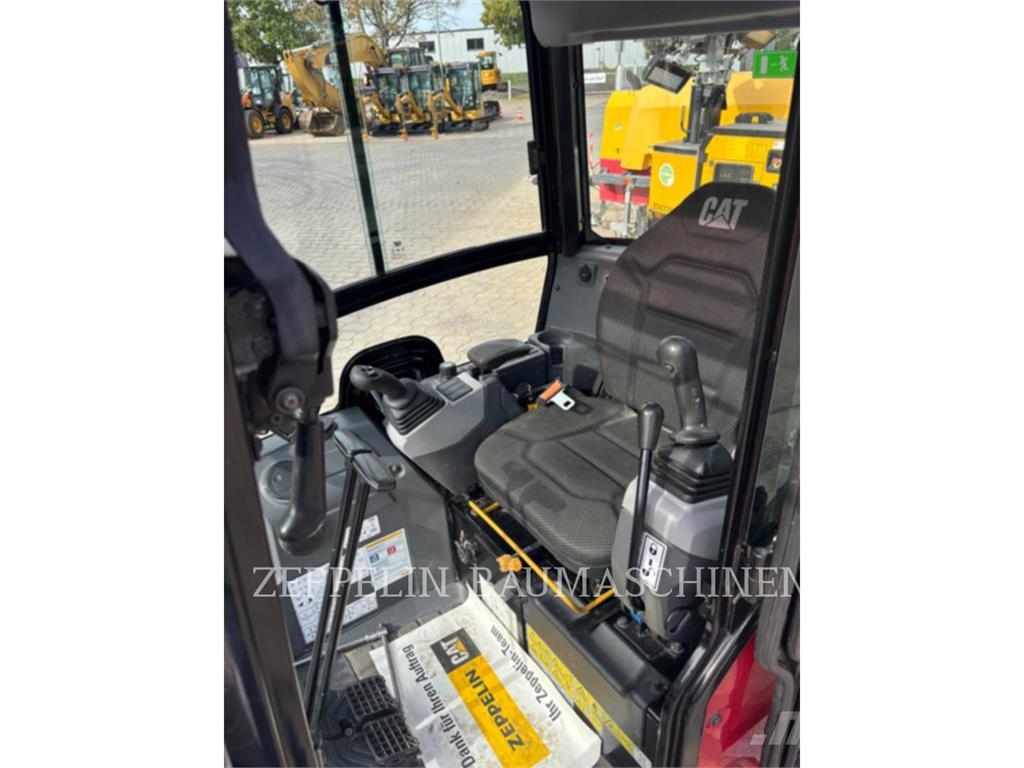 CAT 301.8-05A Vikšriniai ekskavatoriai