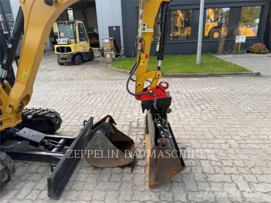 CAT 301.8-05A Pelle sur chenilles