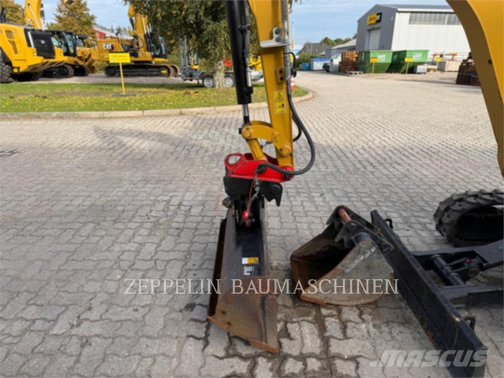CAT 301.8-05A Pelle sur chenilles