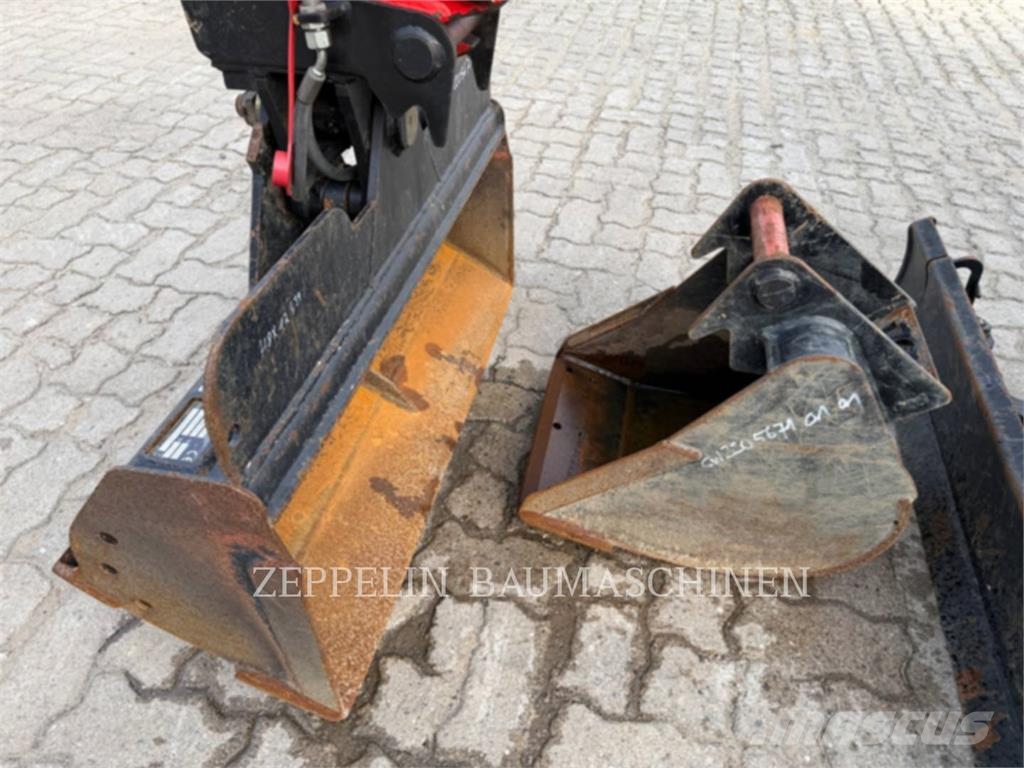 CAT 301.8-05A Pelle sur chenilles