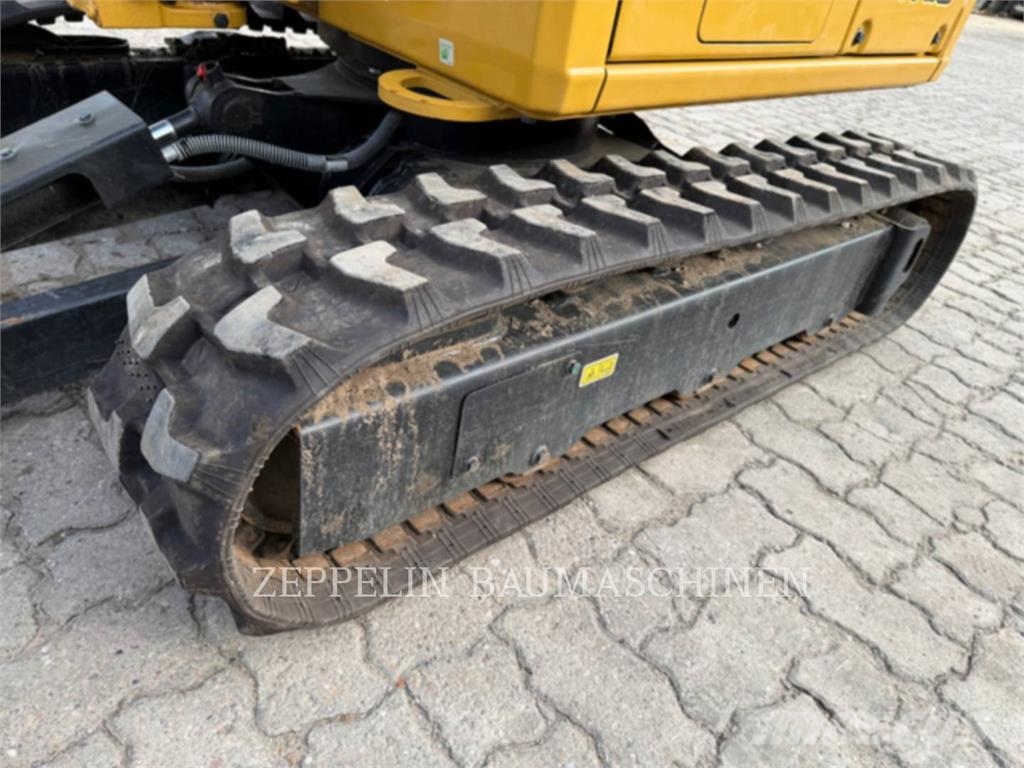CAT 301.8-05A Pelle sur chenilles