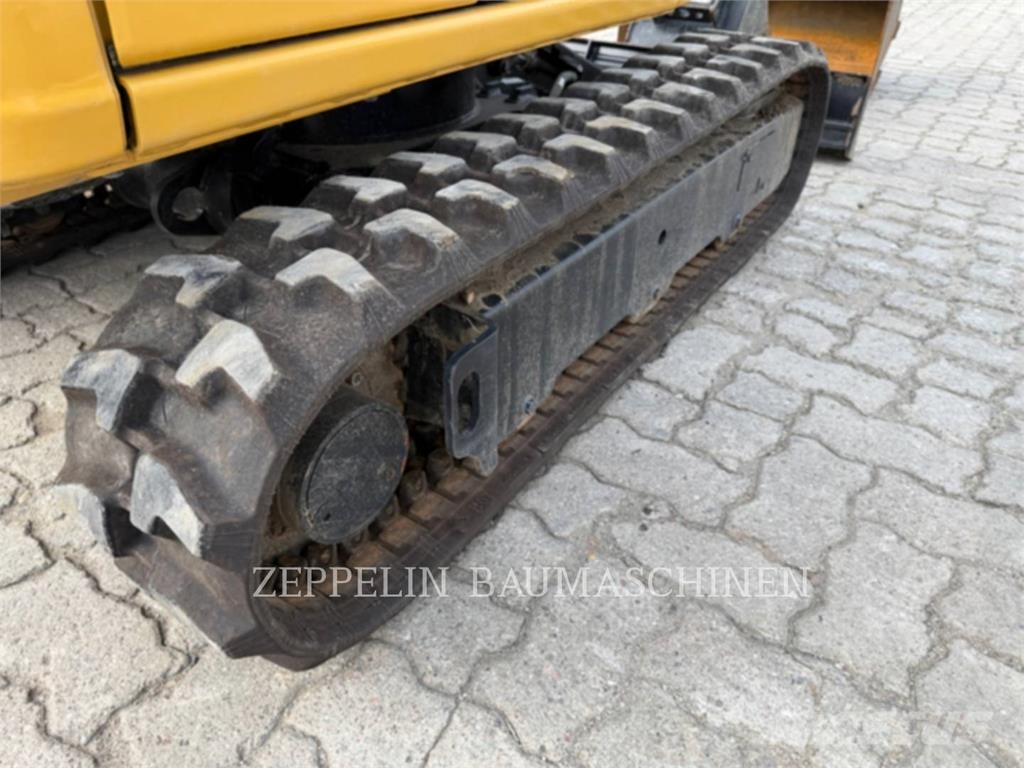 CAT 301.8-05A Pelle sur chenilles
