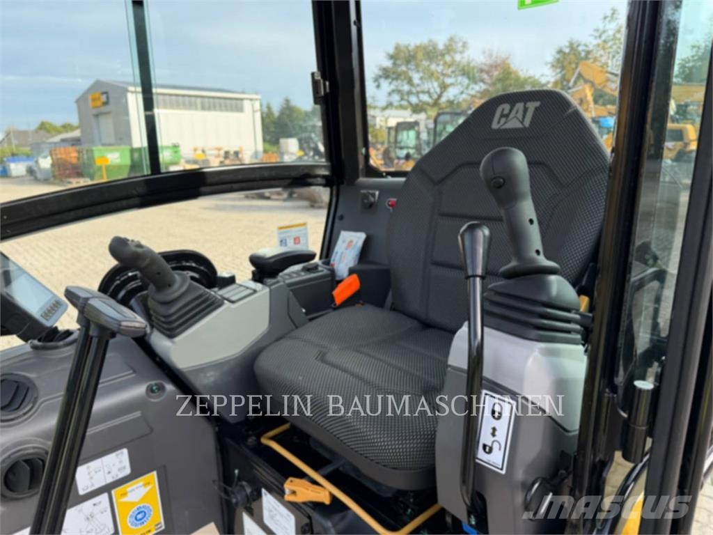 CAT 301.8-05A Pelle sur chenilles