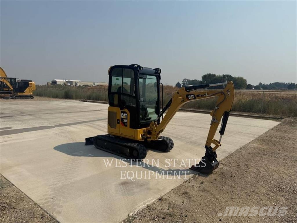 CAT 302 حفارات زحافة