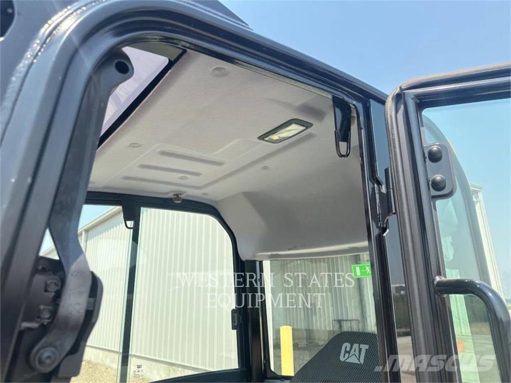 CAT 302 حفارات زحافة