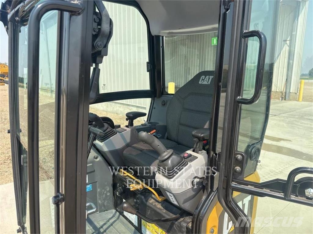 CAT 302 حفارات زحافة