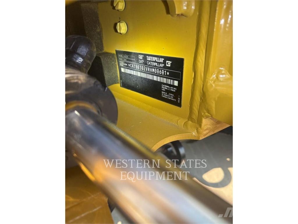 CAT 302 حفارات زحافة