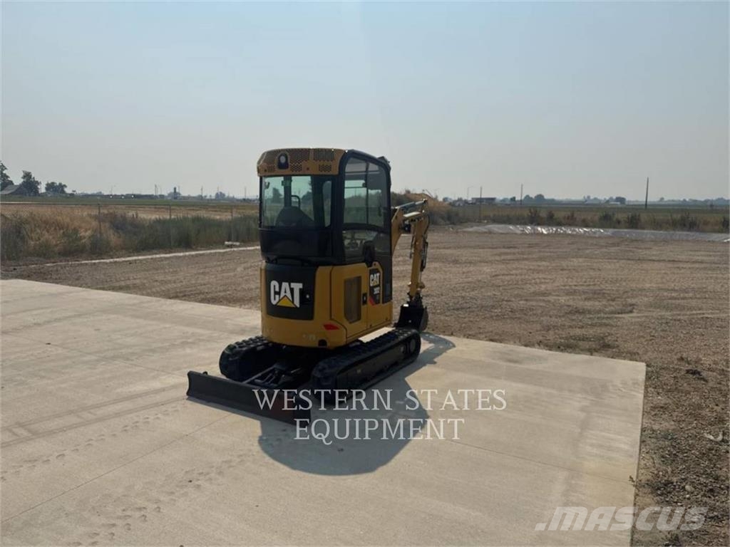 CAT 302 حفارات زحافة