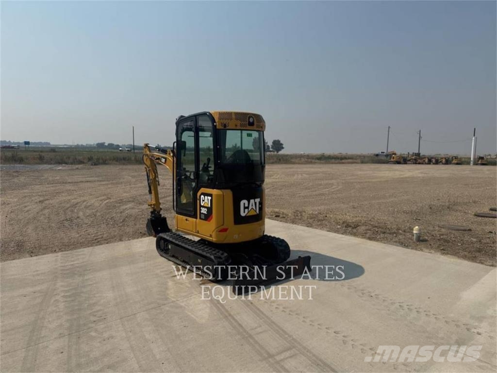 CAT 302 حفارات زحافة