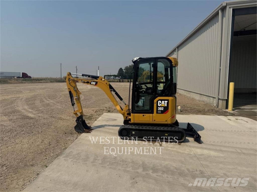 CAT 302 حفارات زحافة