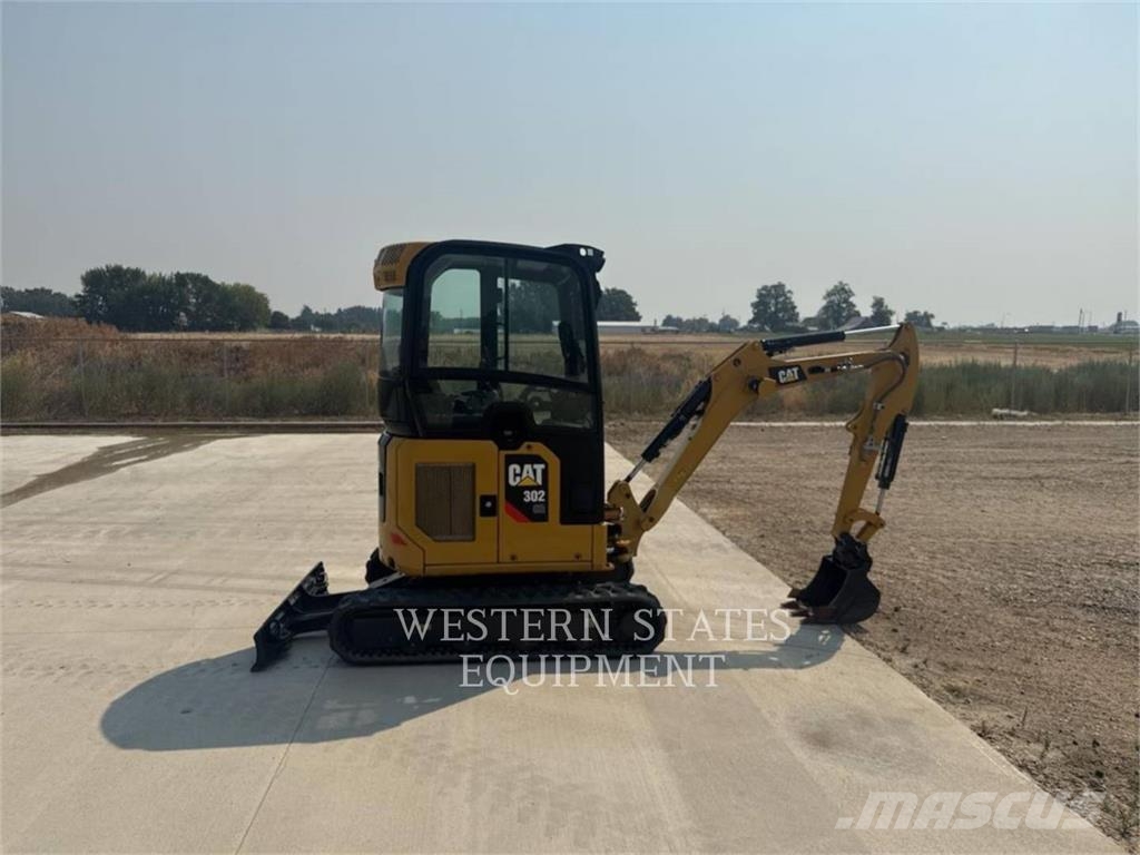 CAT 302 حفارات زحافة