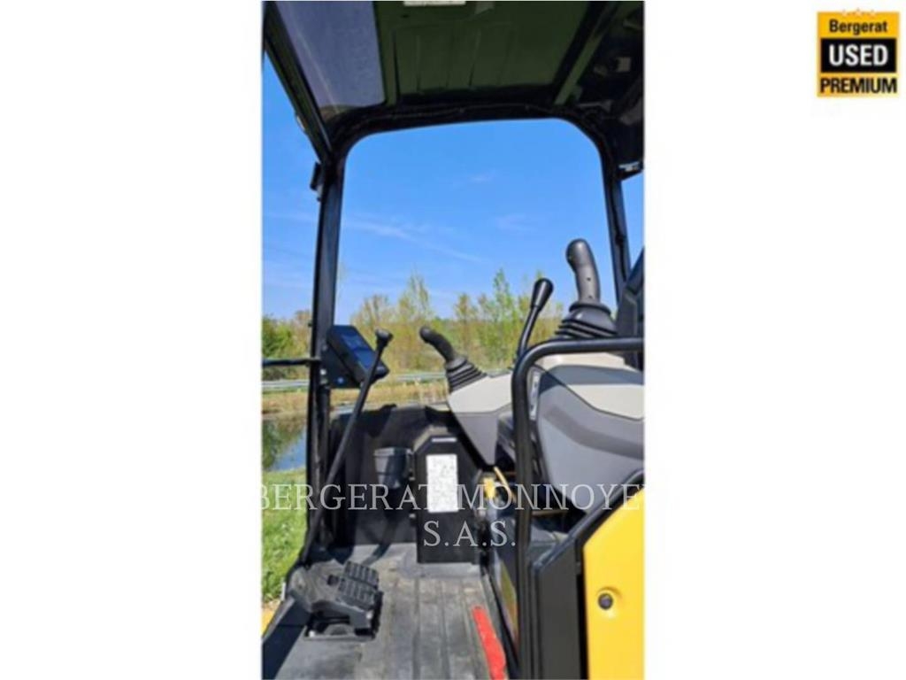 CAT 302.7 حفارات صغيرة أقل من 7 طن (حفارات صغيرة)